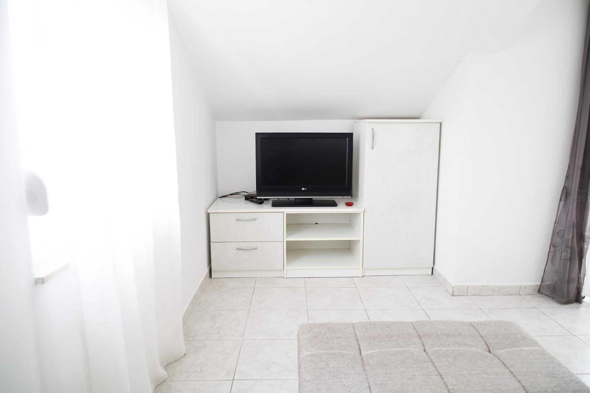 The Florens Residence Near The Beach With The Pool, Bbq And Kids Playground, Zadar Diklo Bilik gambar
